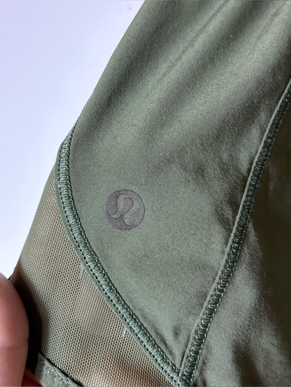Lululemon Hotty‎ Hot Short II Olive Green Size 4 Running Pocket Mesh Gym
